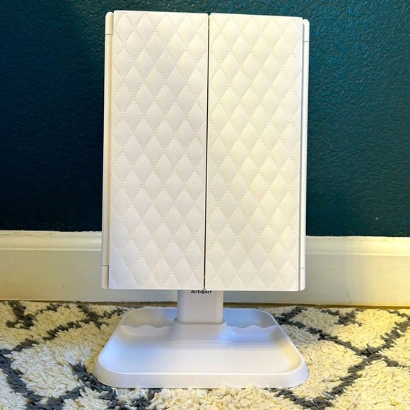 Makeup Mirror - Picture 1 of 6